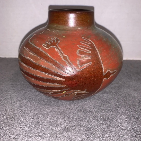 Brown Pottery Studio Art Vase Signed Julio  Flores Chulucanas PERU - Nazca Lines - Picture 1 of 7